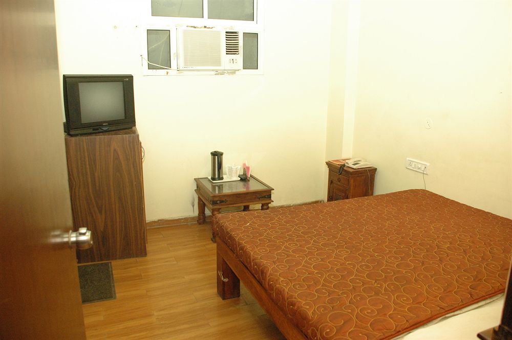 Oyo 2105 Hotel Royal Sheraton Jaipur Buitenkant foto